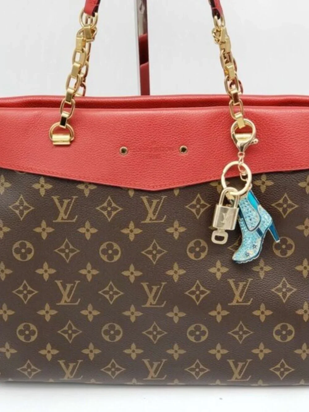 Louis Vuitton Gold Padlock 🔒 Key Set Authentic LV +Unbranded Shoe BootsKeychain
